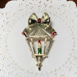 Vintage Holiday Candle Lantern Gold tone Brooch